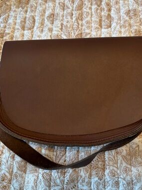 Half Moon Crossbody (Chestnut Brown)